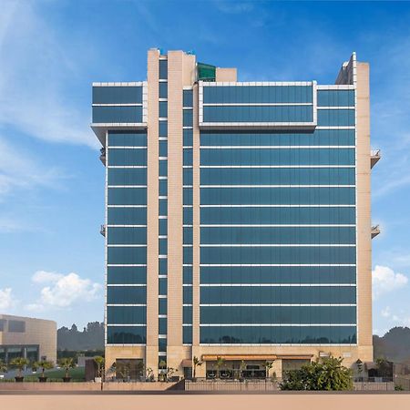 Golden Tulip Suites Gurgaon Buitenkant foto