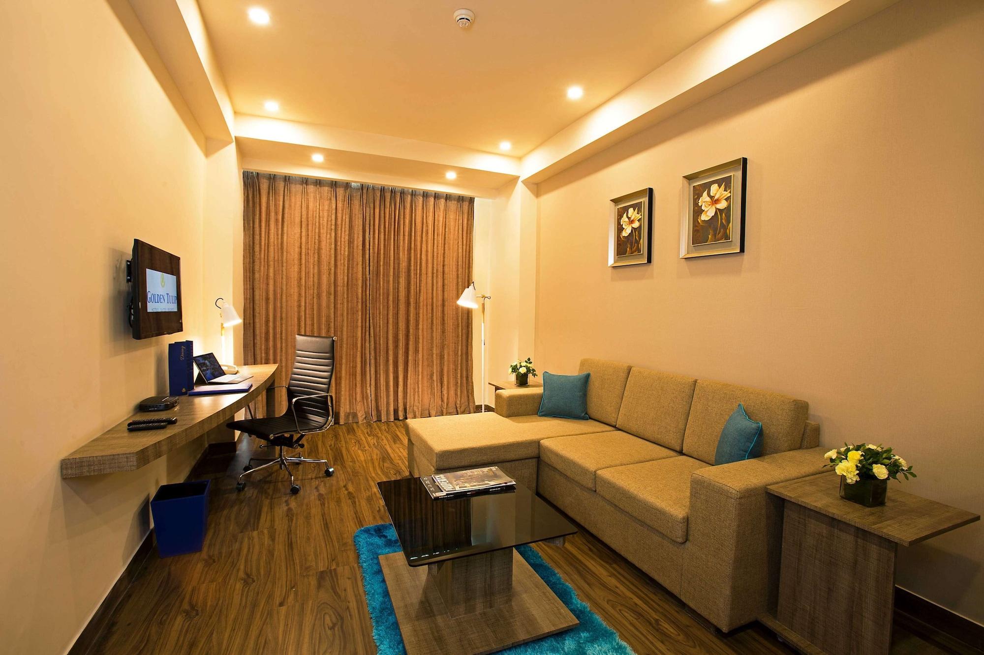 Golden Tulip Suites Gurgaon Buitenkant foto