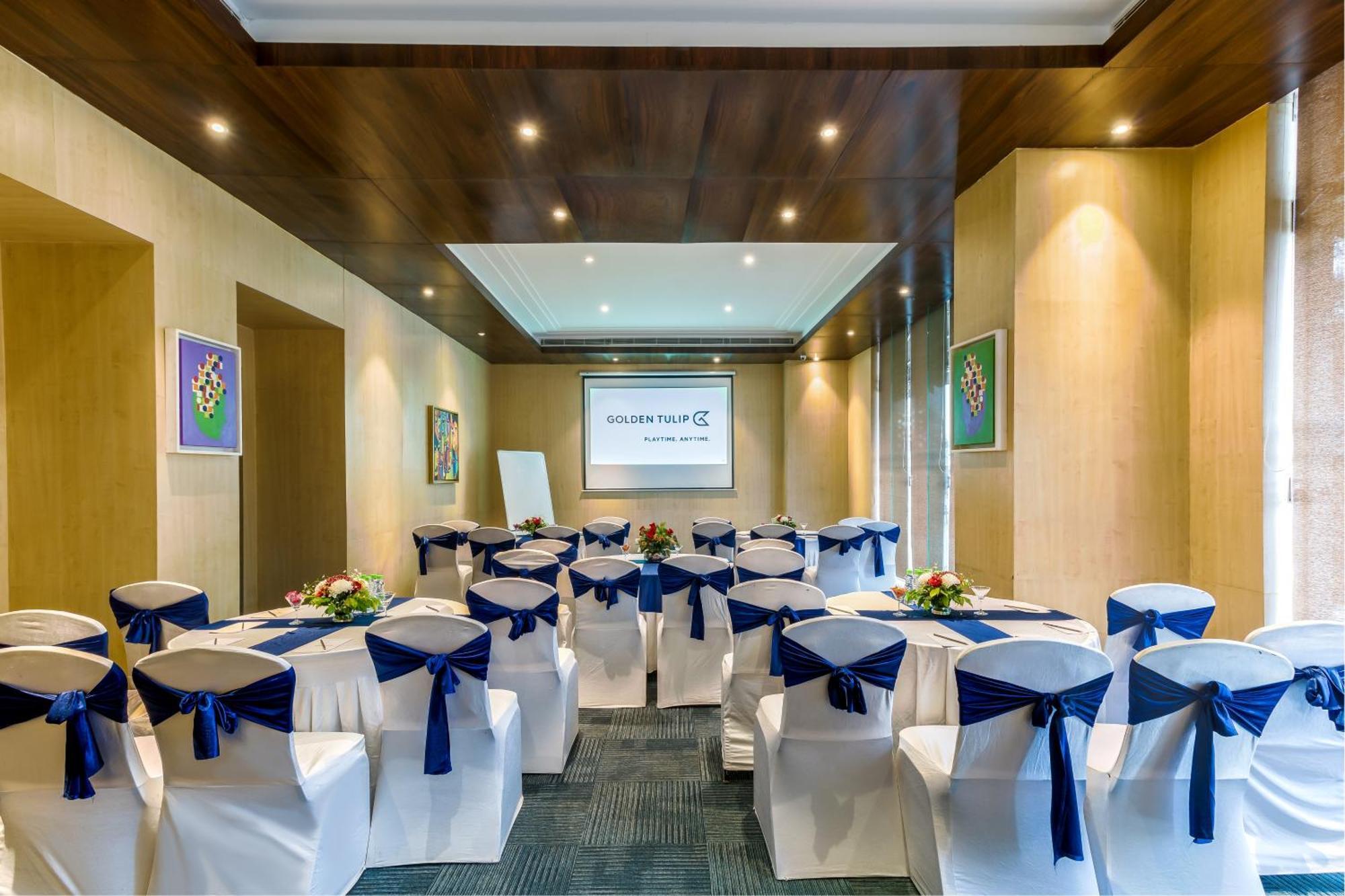 Golden Tulip Suites Gurgaon Buitenkant foto