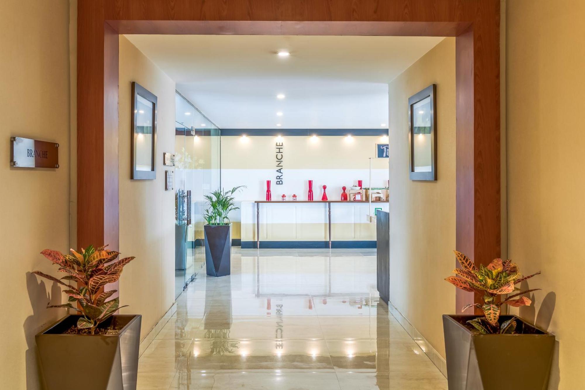 Golden Tulip Suites Gurgaon Buitenkant foto