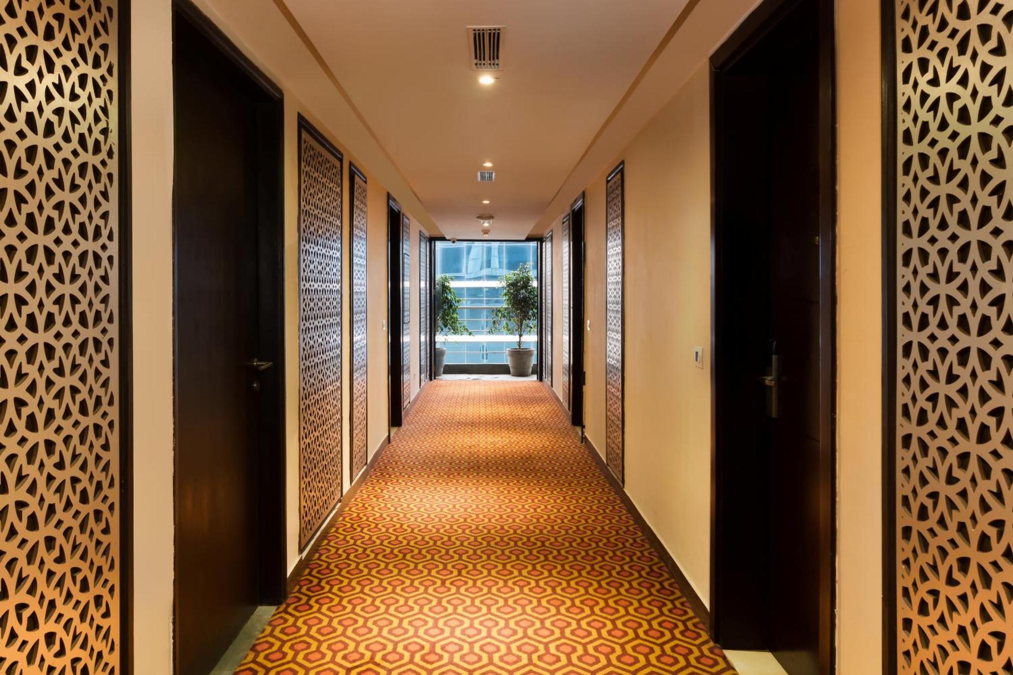 Golden Tulip Suites Gurgaon Buitenkant foto