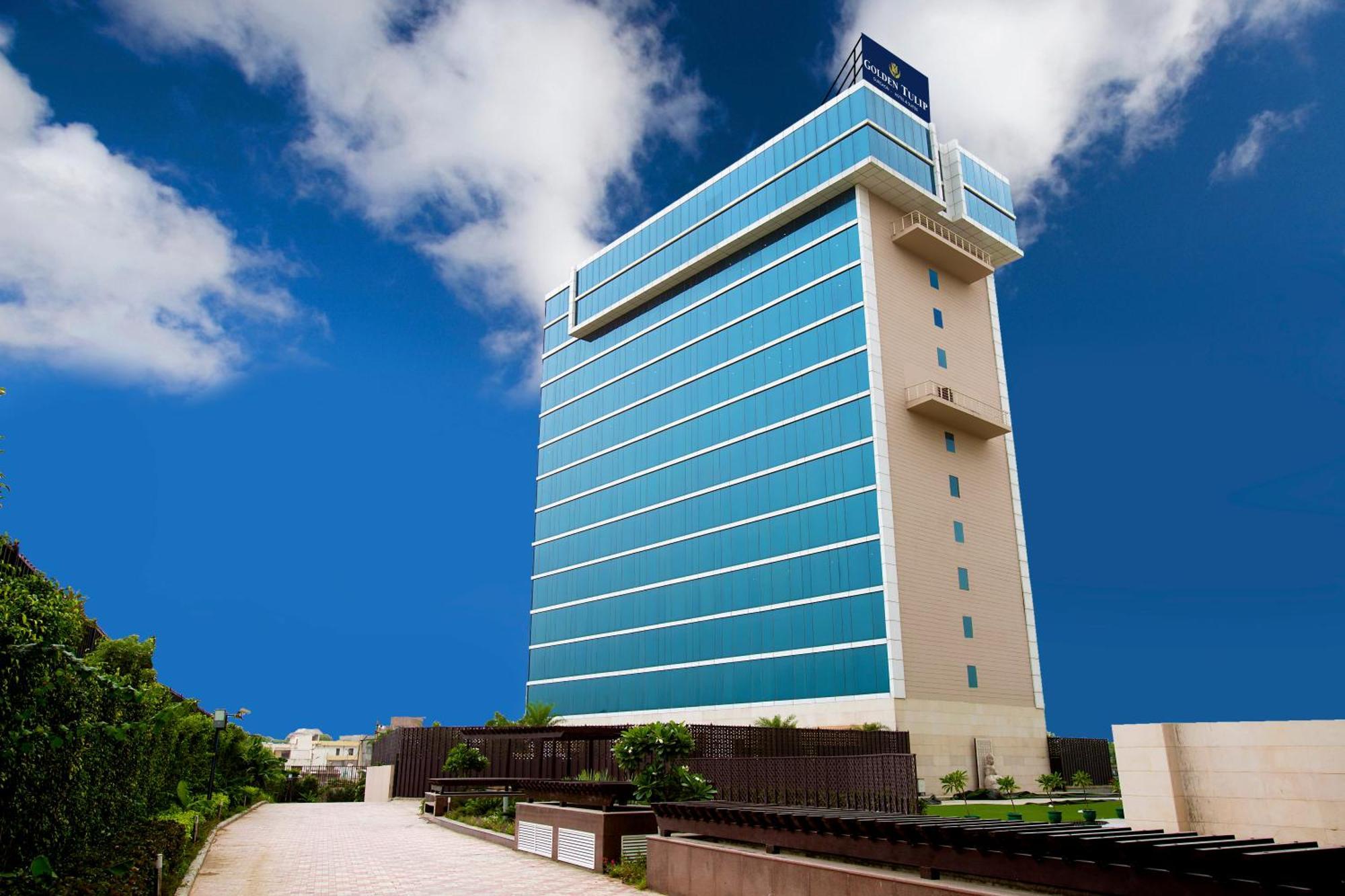 Golden Tulip Suites Gurgaon Buitenkant foto