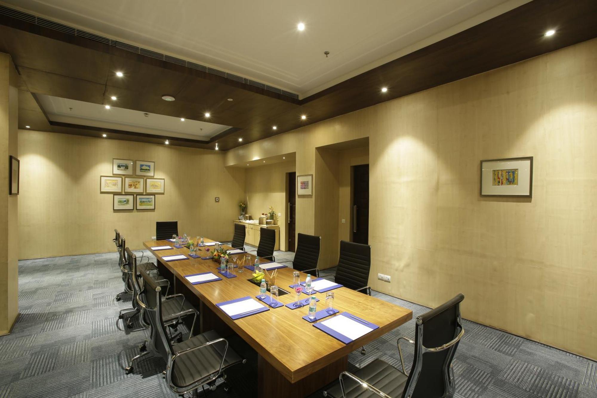 Golden Tulip Suites Gurgaon Buitenkant foto
