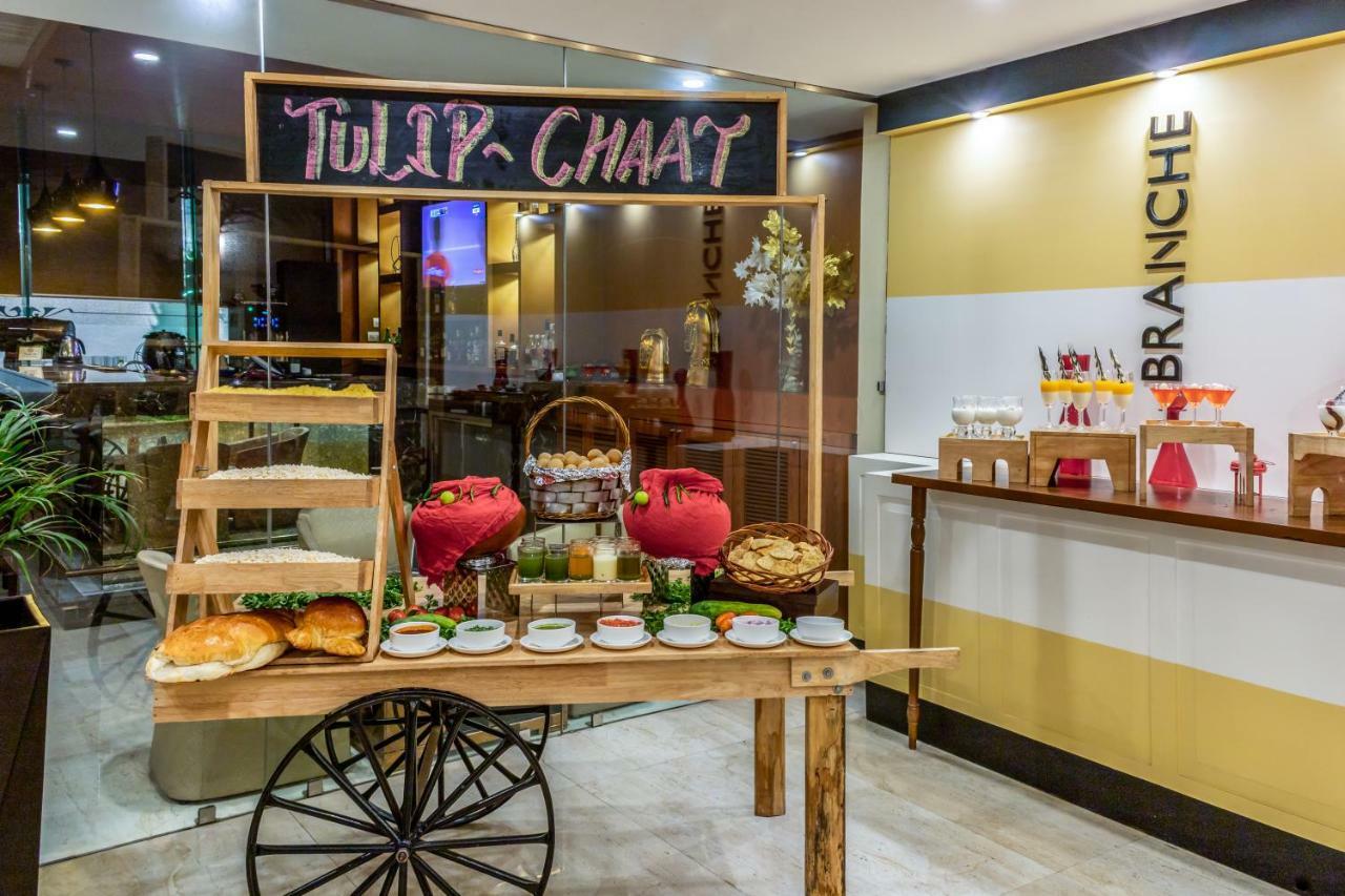 Golden Tulip Suites Gurgaon Buitenkant foto