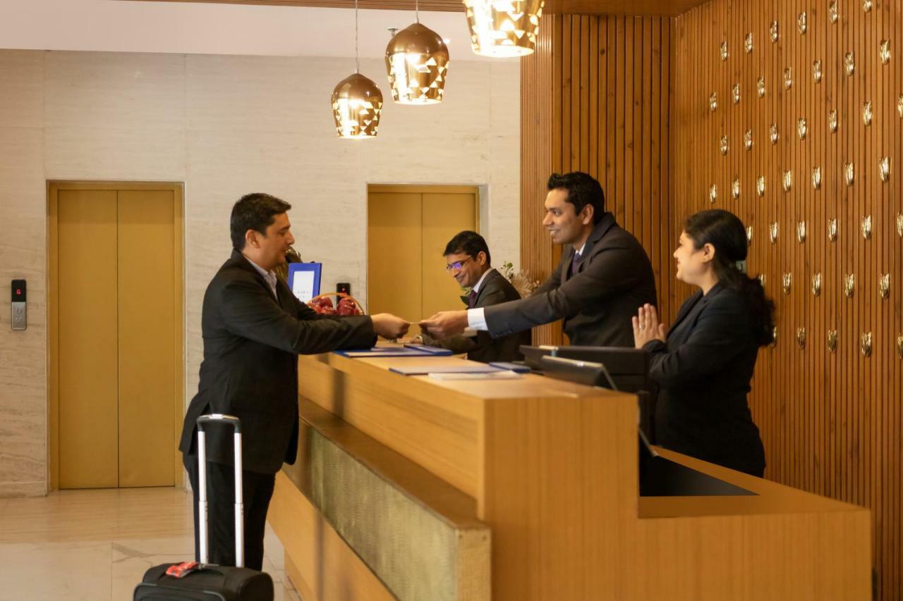 Golden Tulip Suites Gurgaon Buitenkant foto