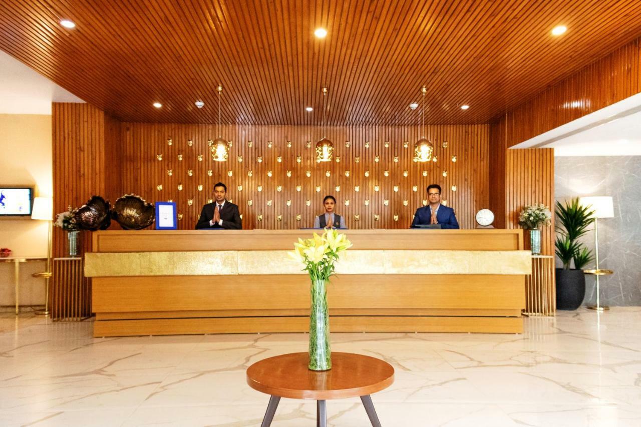 Golden Tulip Suites Gurgaon Buitenkant foto