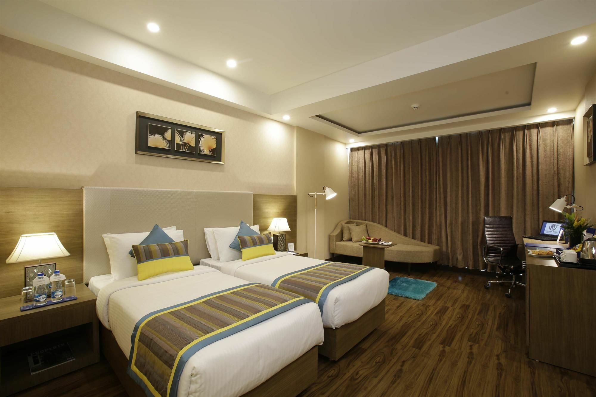 Golden Tulip Suites Gurgaon Buitenkant foto