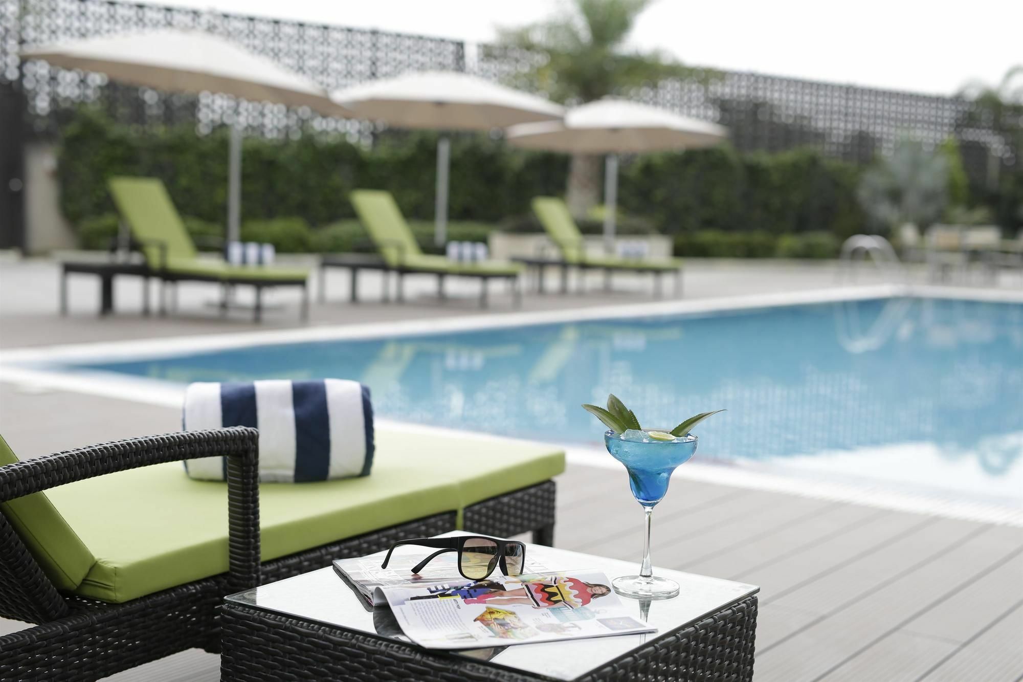 Golden Tulip Suites Gurgaon Buitenkant foto