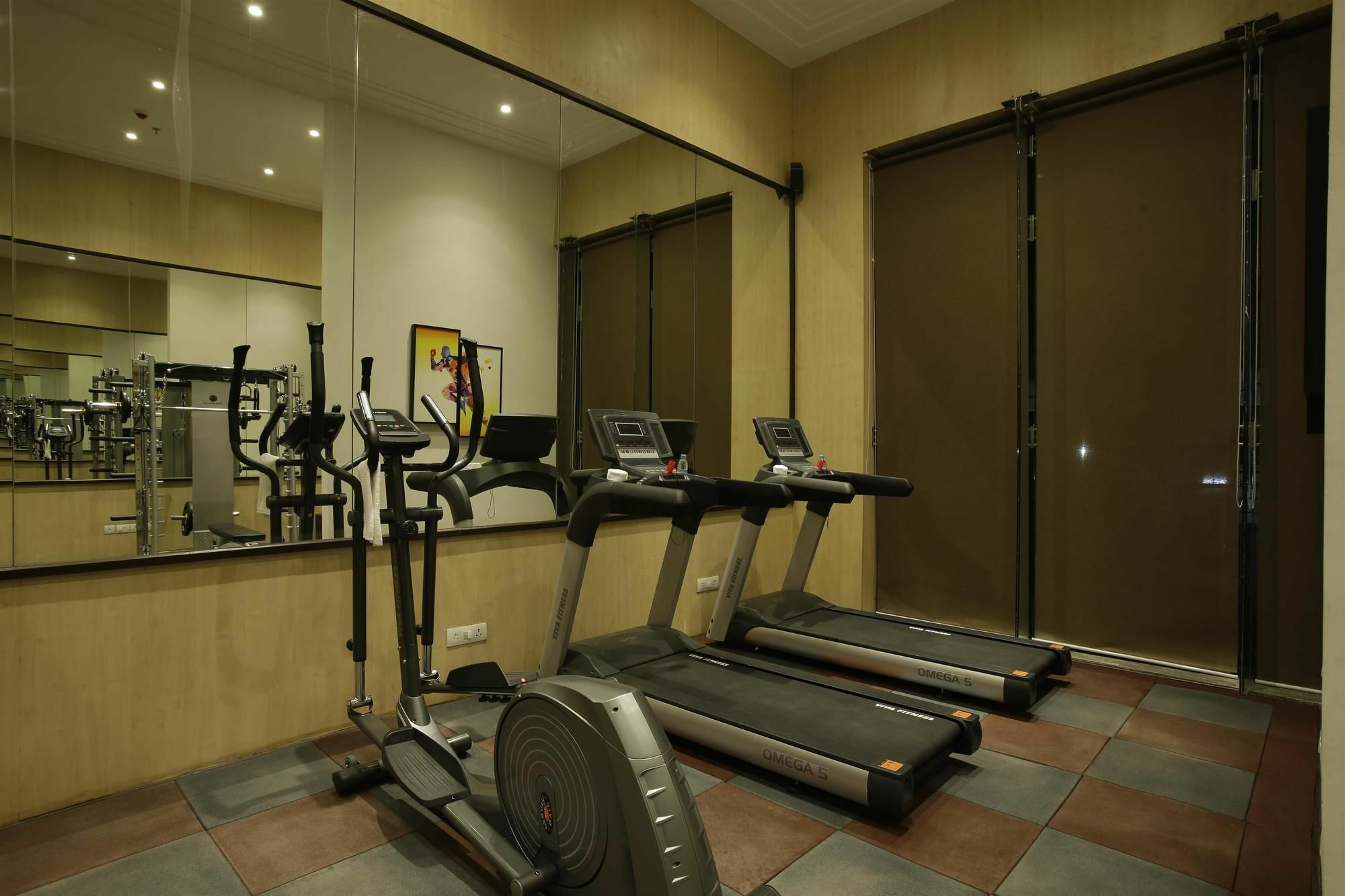 Golden Tulip Suites Gurgaon Buitenkant foto