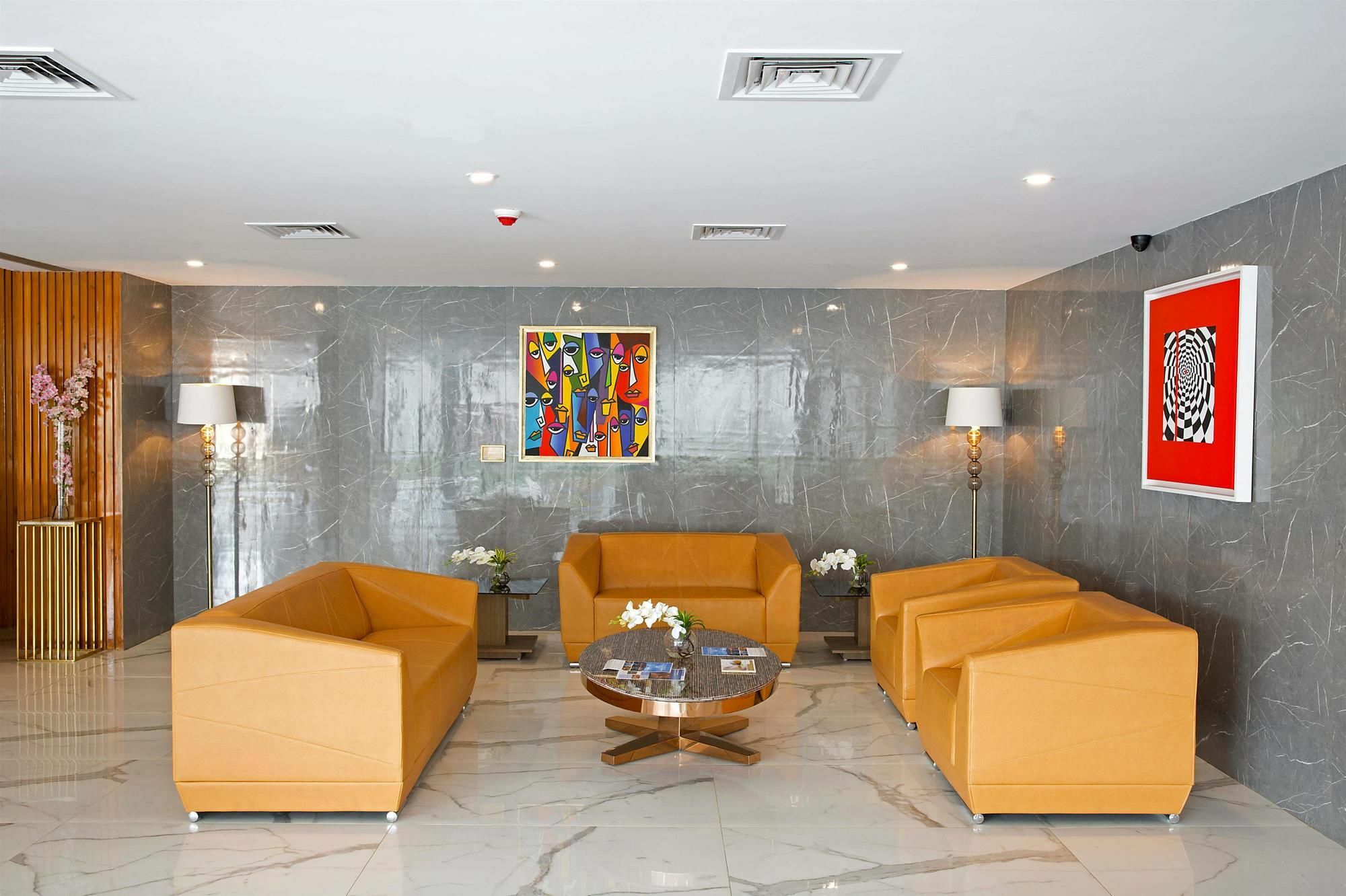 Golden Tulip Suites Gurgaon Buitenkant foto