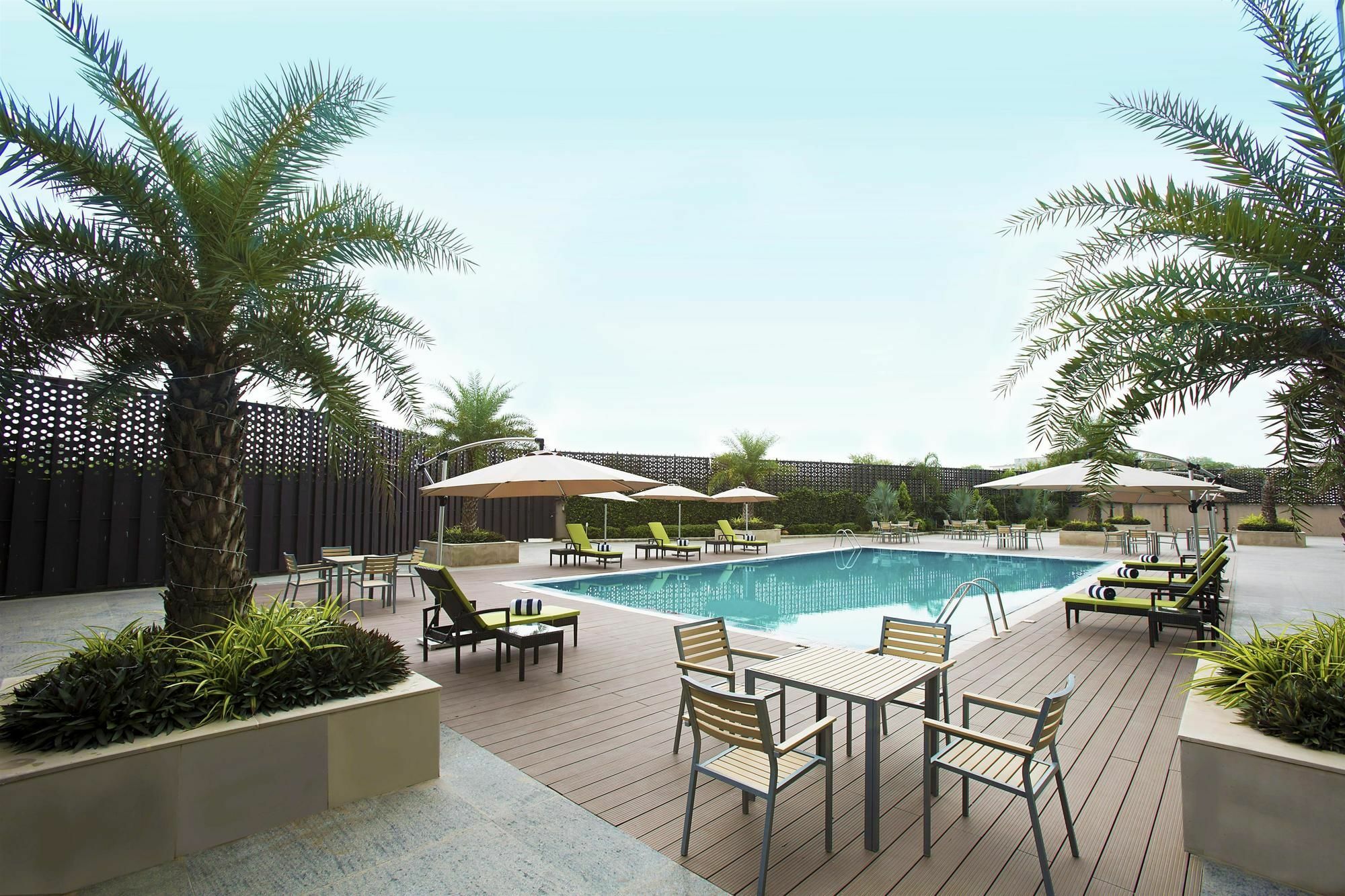 Golden Tulip Suites Gurgaon Buitenkant foto