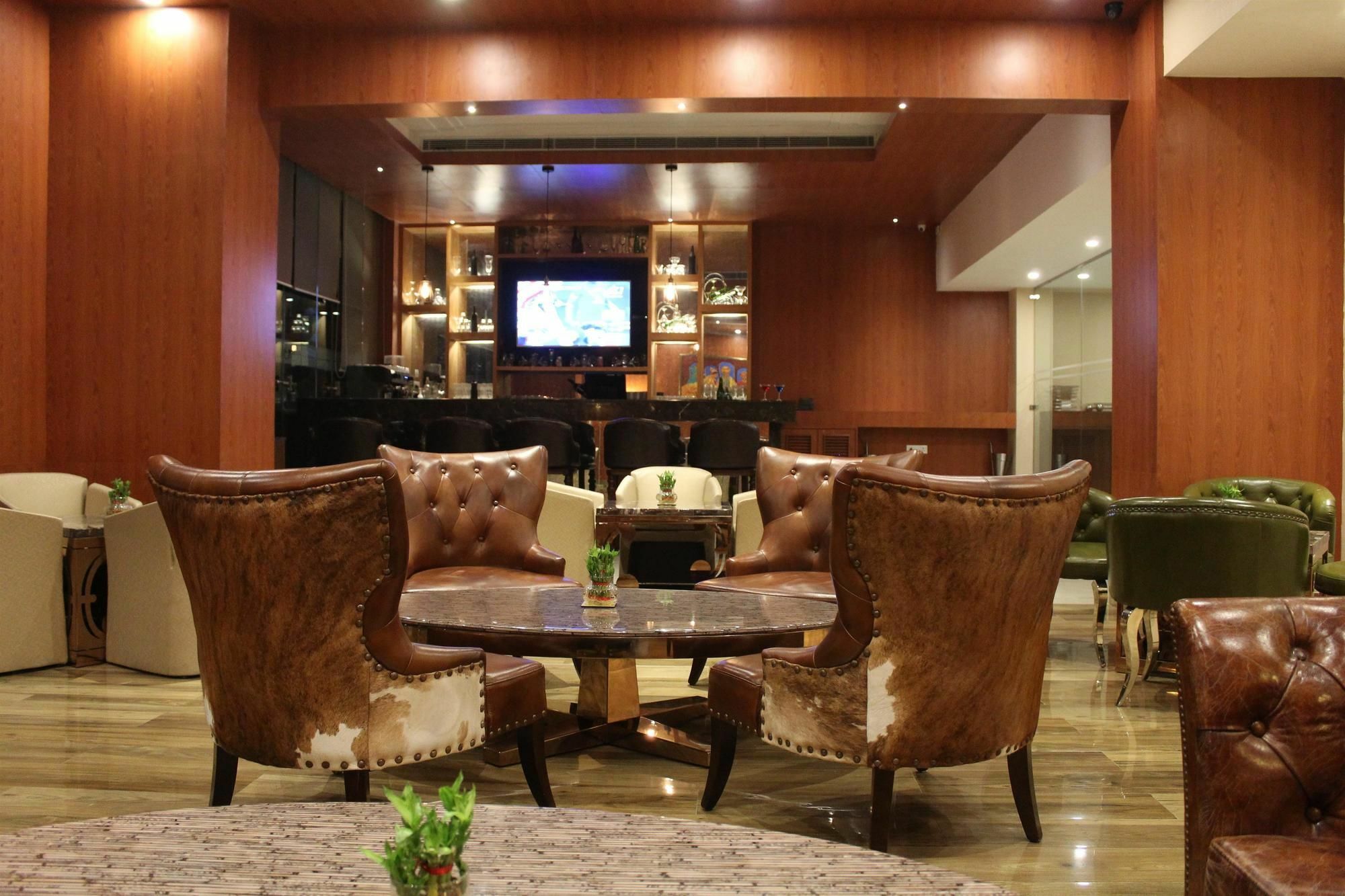 Golden Tulip Suites Gurgaon Buitenkant foto